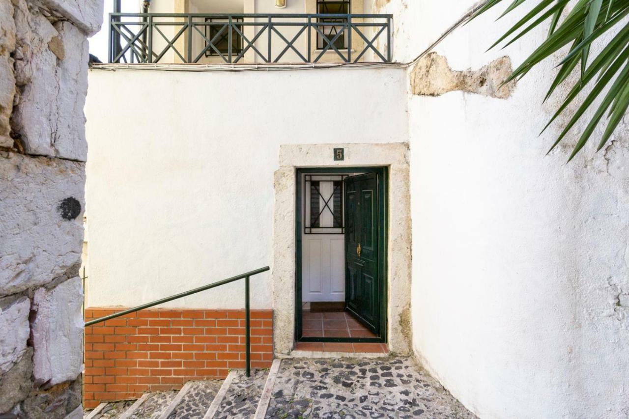 Appartement Altido Bohemian Studio With Terrace By The Santa Apolonia Train Station à Lisboa Extérieur photo