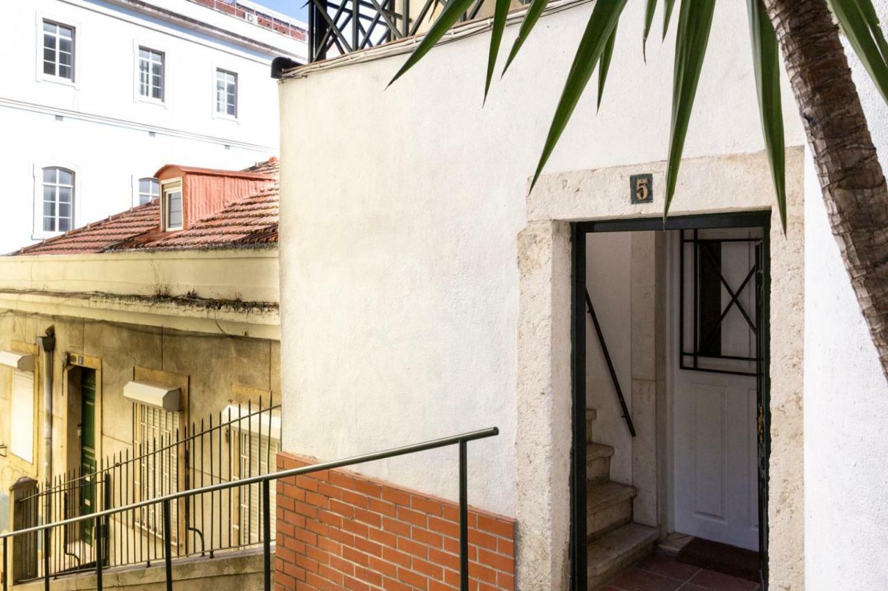 Appartement Altido Bohemian Studio With Terrace By The Santa Apolonia Train Station à Lisboa Extérieur photo