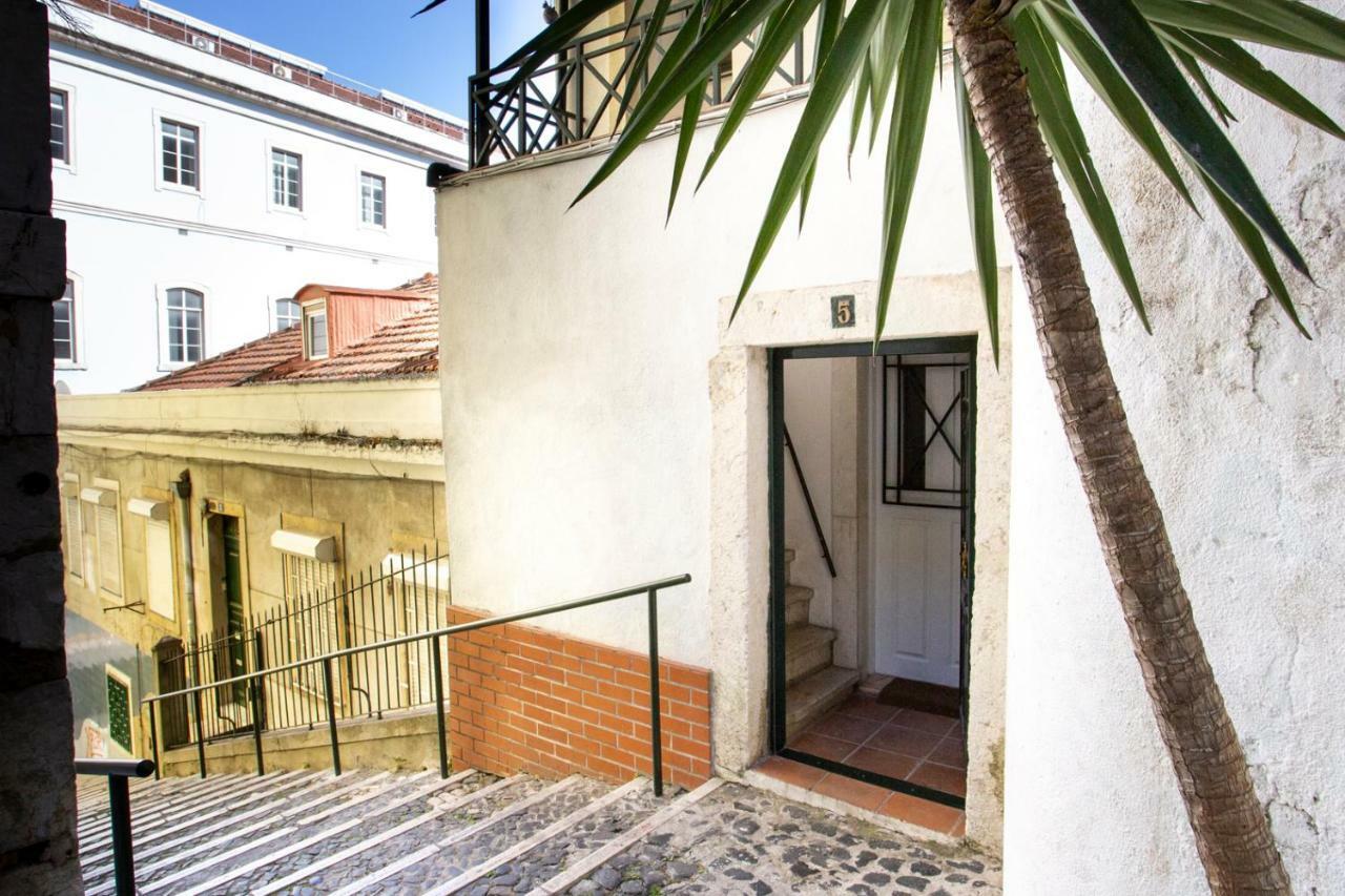 Appartement Altido Bohemian Studio With Terrace By The Santa Apolonia Train Station à Lisboa Extérieur photo